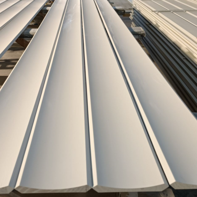 Decorative White Gesso Coated Wooden Crown Mouldings For Ceiling